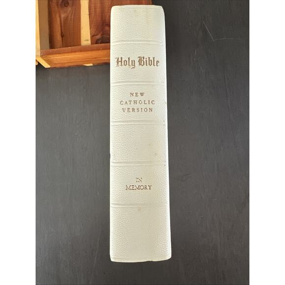 Vintage Memorial Edition 1958 Holy Bible, Illustrated With Cedar Wood Case - Picture 8 of 13